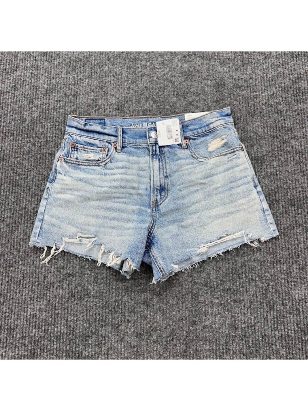 American Eagle Strigid Relaxed Light Wash Jean Cut Off Shorts Womens size 6 NEW